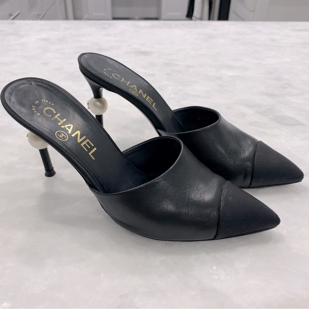 Chanel
Leather CC logo Pearl Mules